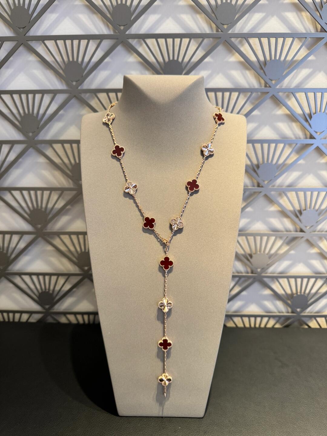 [Rosla]CLOVER 20 MOTIFS LASER CARNELIAN NECKLACE