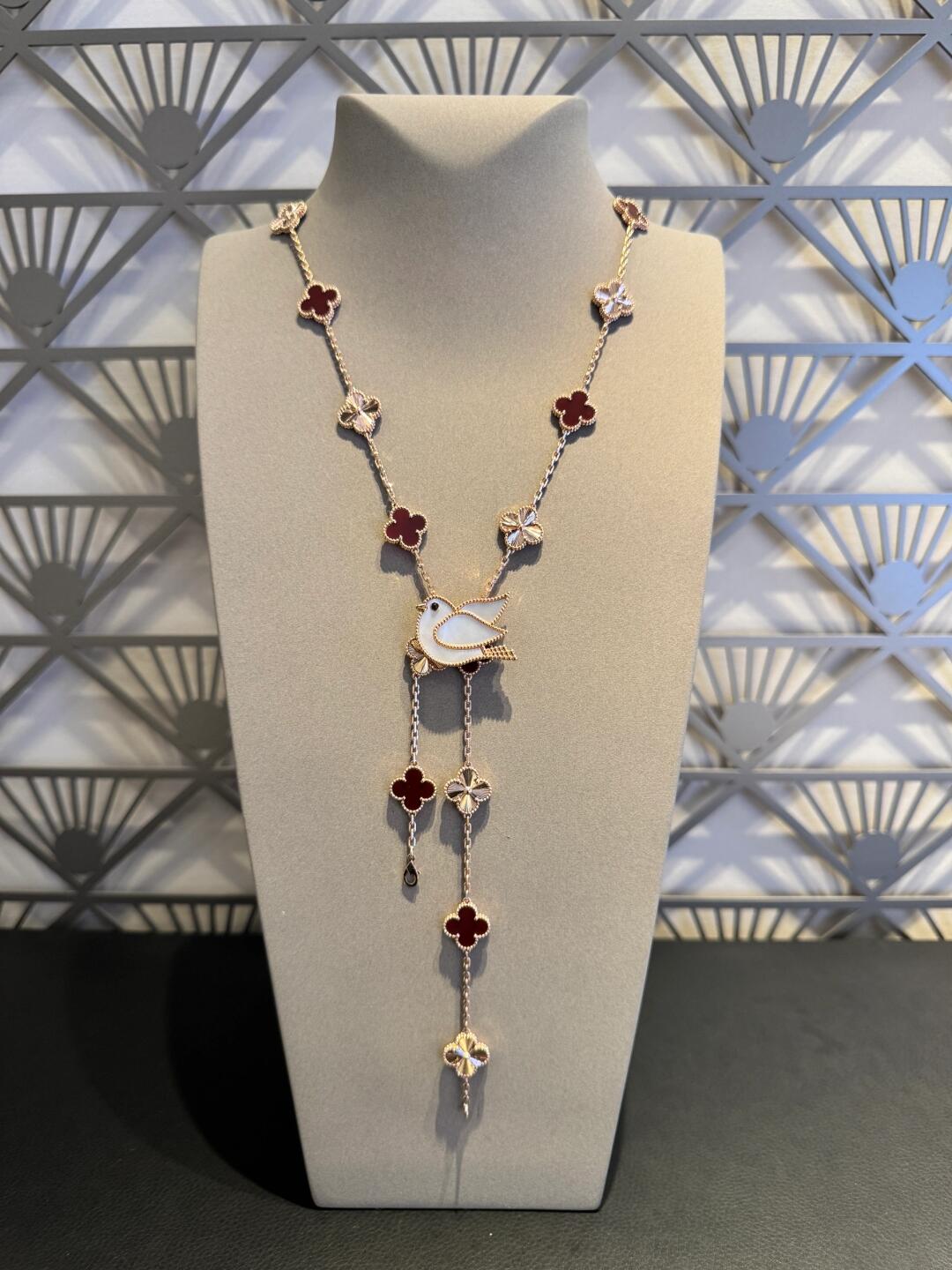 [Rosla]CLOVER 20 MOTIFS LASER CARNELIAN NECKLACE
