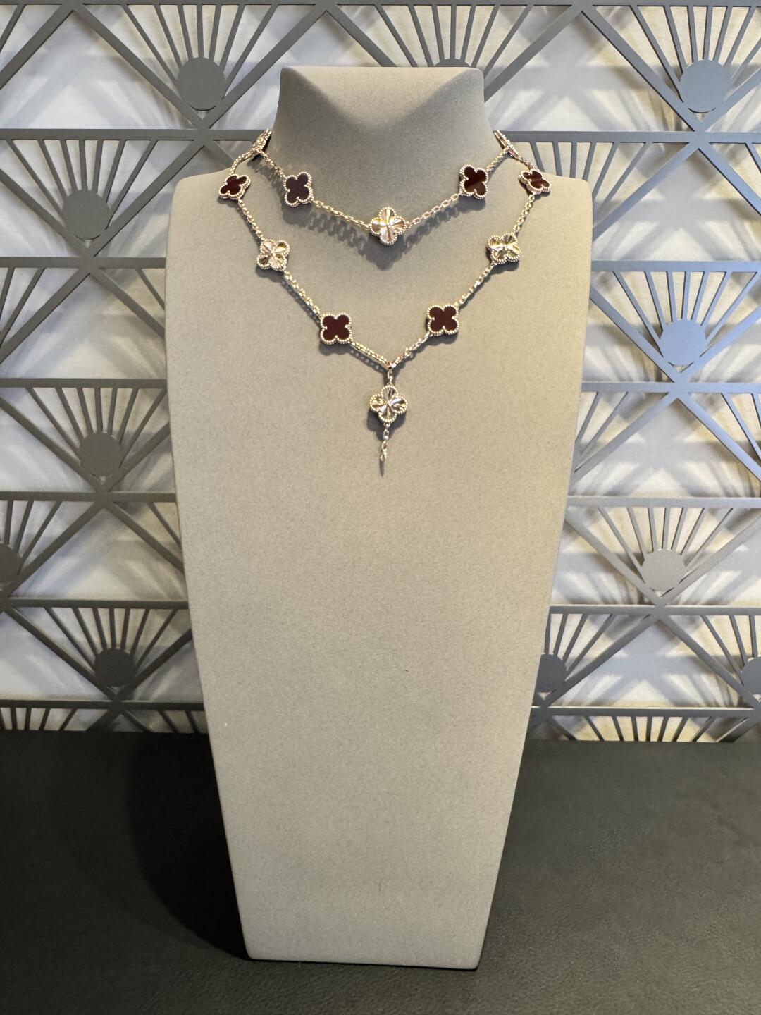 [Rosla]CLOVER 20 MOTIFS LASER CARNELIAN NECKLACE