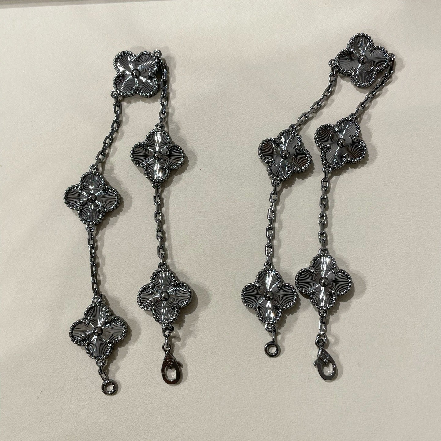 [Rosla]CLOVER 5 MOTIF BLACK BRACELET