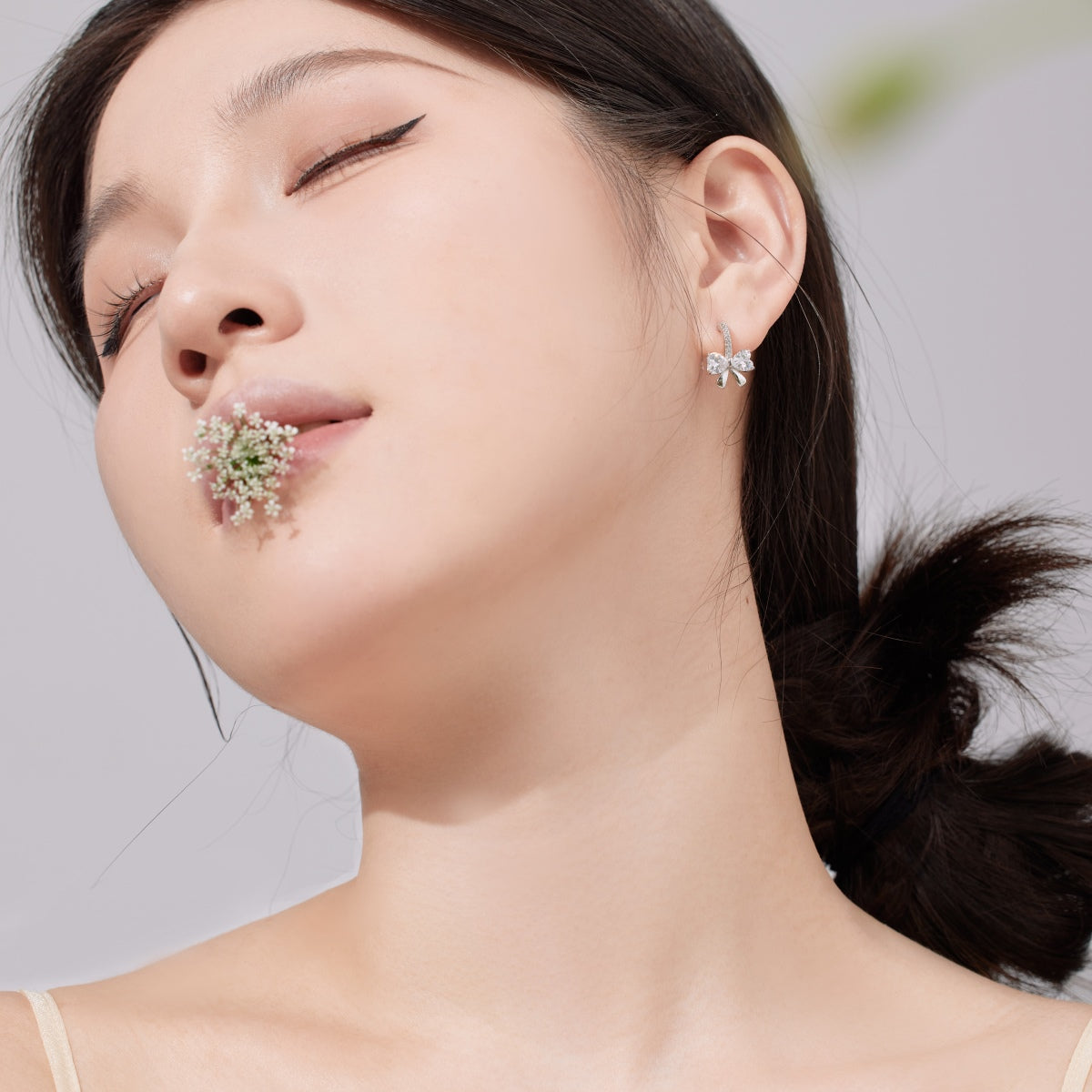 [Rosla]Exquisite Earrings With Heart-Shaped Bow Design