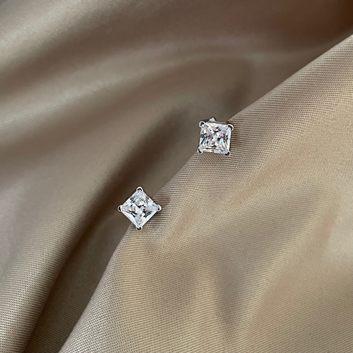 [Rosla]Delicate Square Shape Earrings
