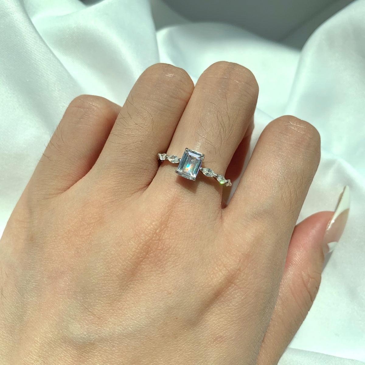[Rosla]1.0 Carat Dainty Resplendent Radiant Cut Daily Ring