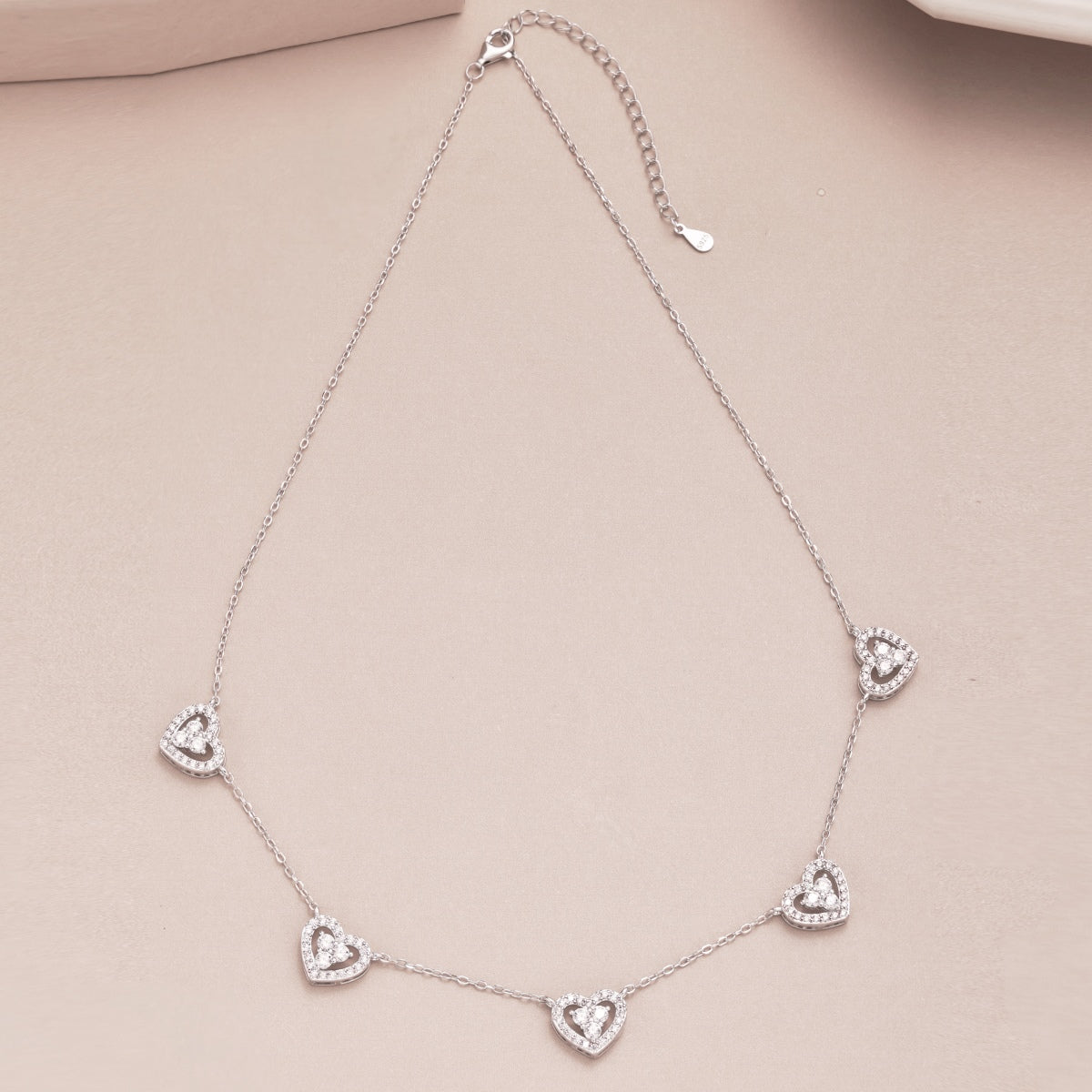 [Rosla]Sparkling Five Heart Necklace