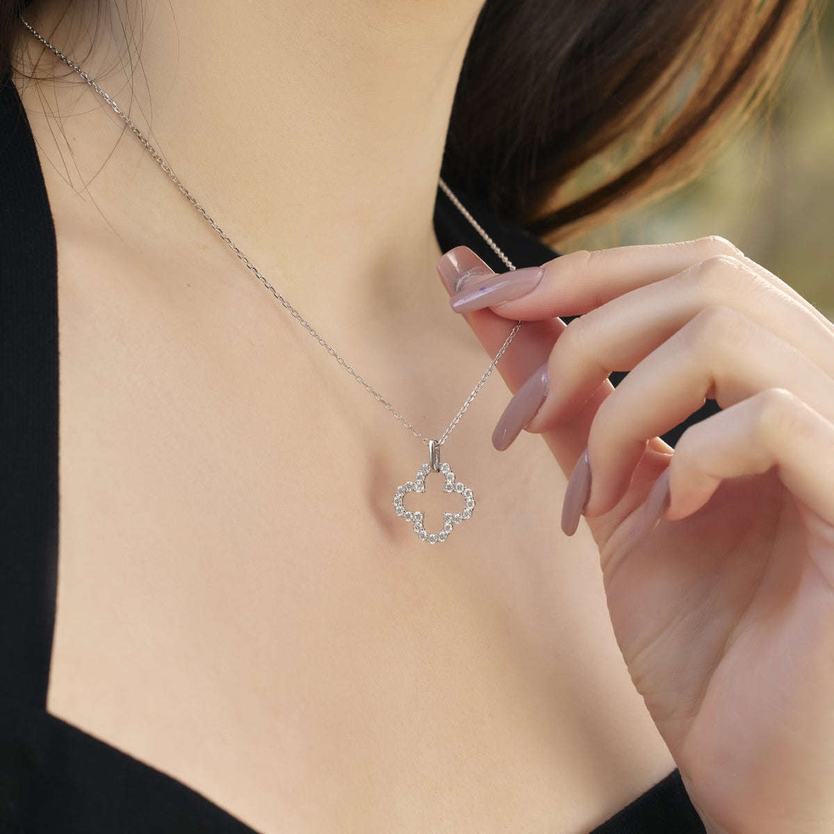 [Rosla]Four-Leaf Clover Hollow Design Exquisite Necklace
