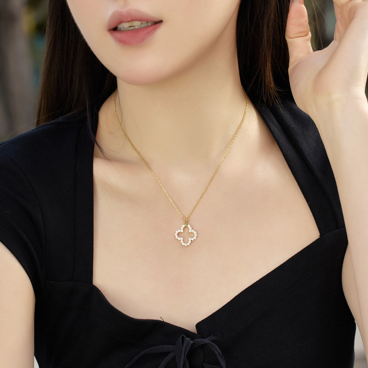 [Rosla]Four-Leaf Clover Hollow Design Exquisite Necklace