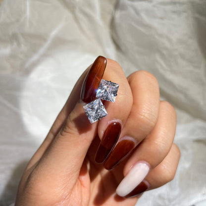 [Rosla]Stylish Shiny Square Center Stone Stud Earrings