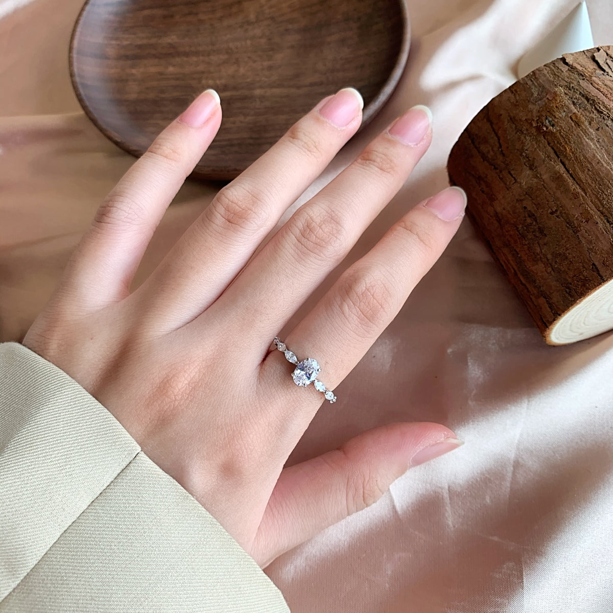 [Rosla]0.75 Carat Luxurious Vibrant Elongated Cushion Cut Daily Ring