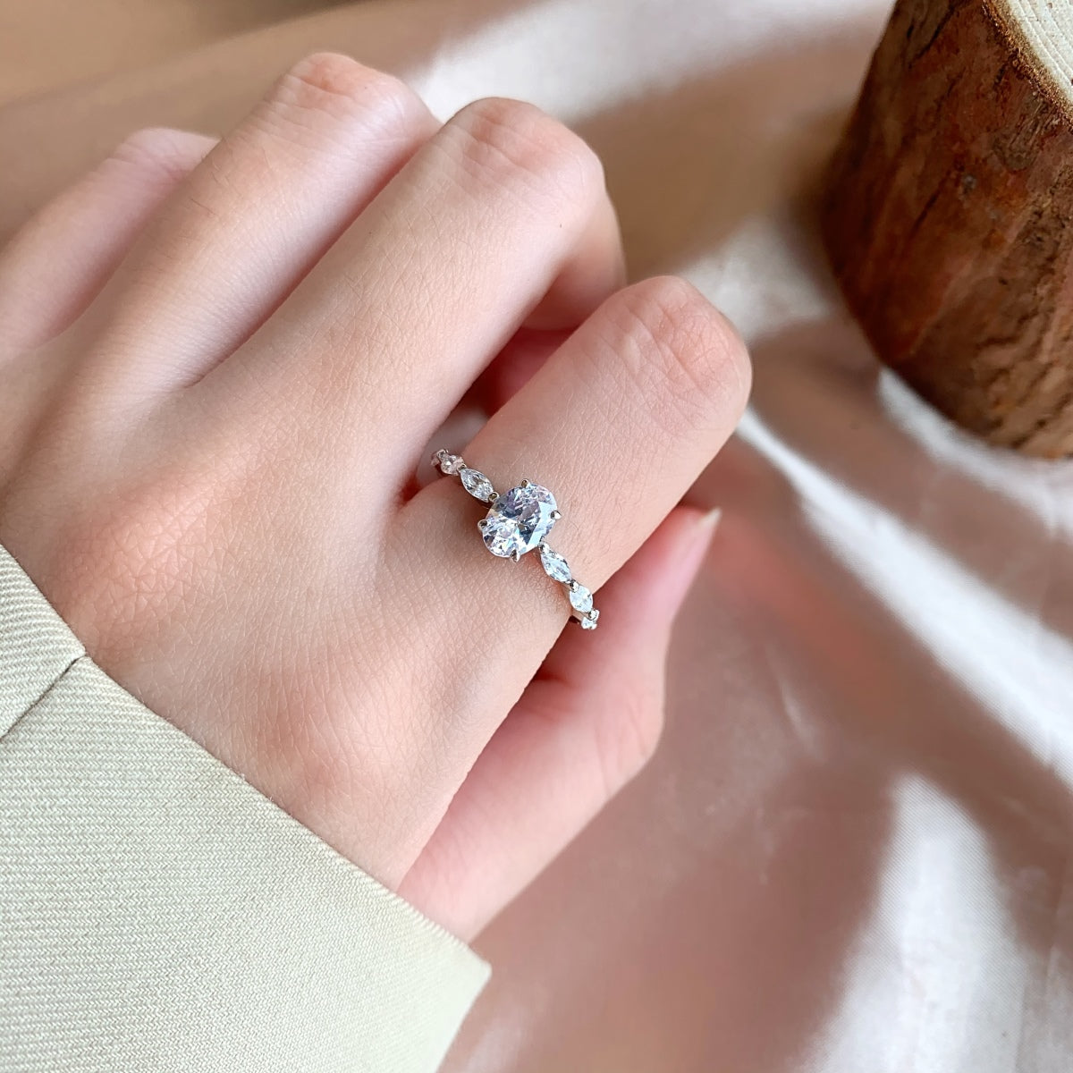 [Rosla]0.75 Carat Luxurious Vibrant Elongated Cushion Cut Daily Ring