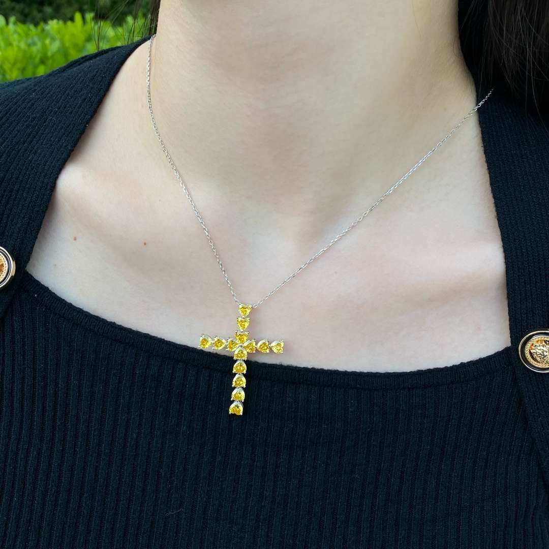 [Rosla]Radiant Cross Shape Necklace