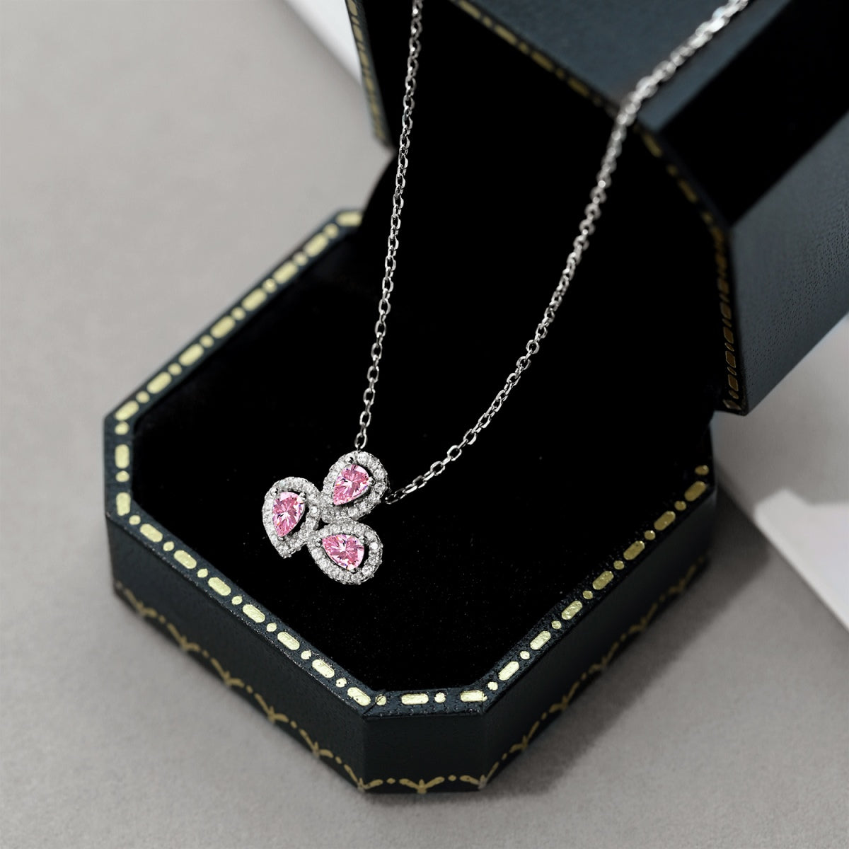 [Rosla]Elegant Flower Shape Pear Cut Necklace