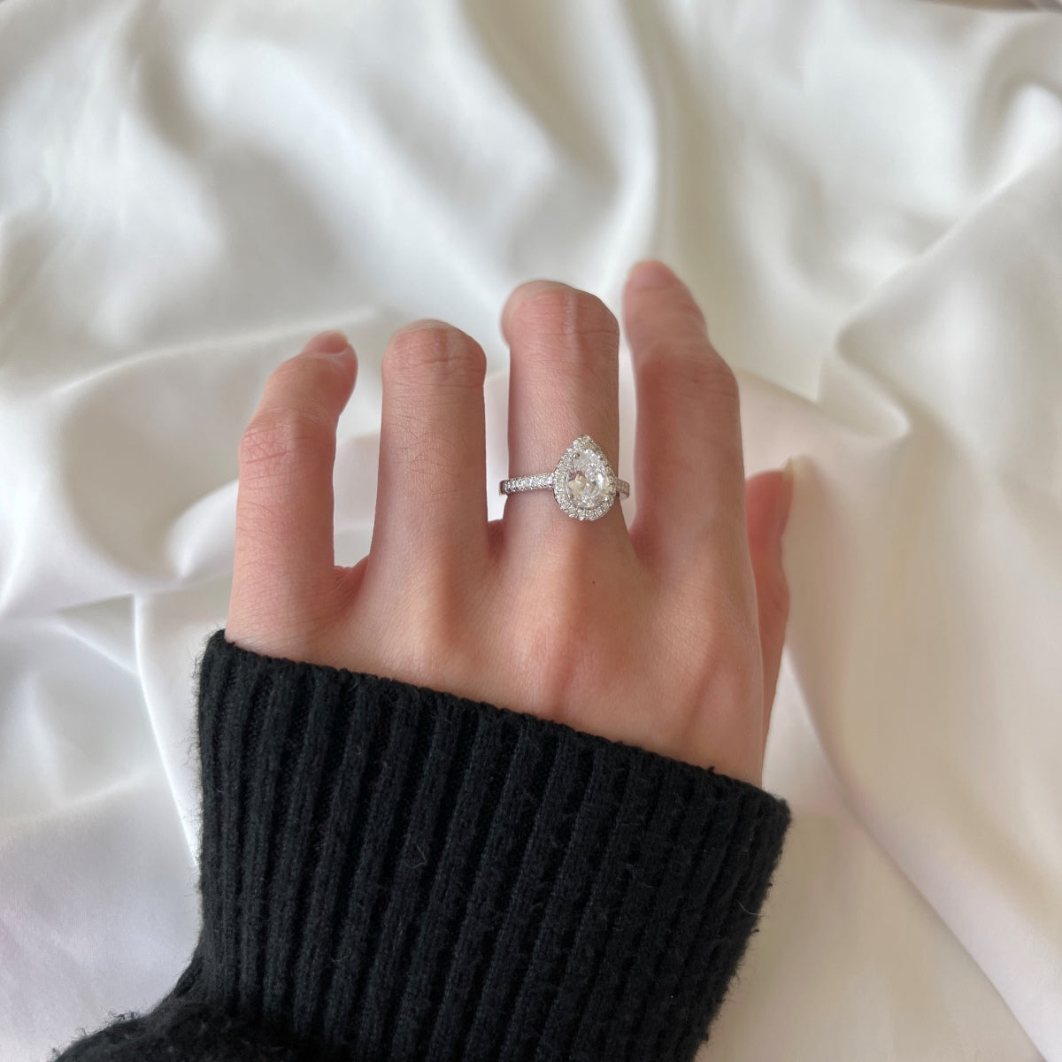 [Rosla]1.0 Carat Luxurious Resplendent Water Drop Shape Wedding Ring