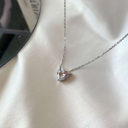[Rosla]Heart Shape Main Stone Pendant Collarbone Necklace