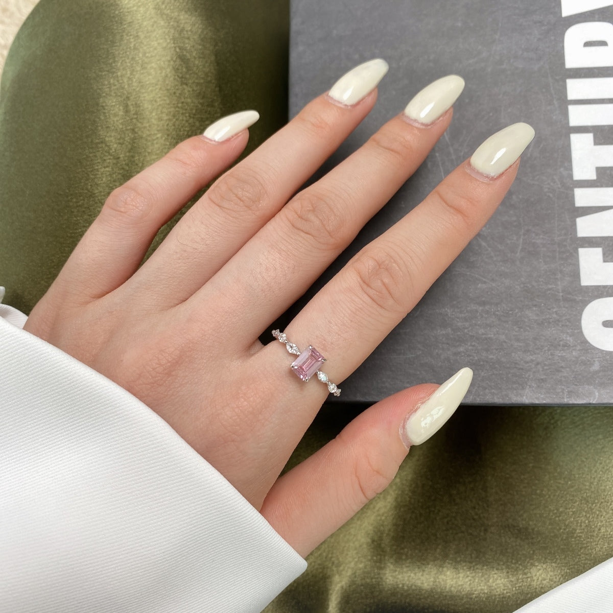 [Rosla]1.0 Carat Dainty Resplendent Radiant Cut Daily Ring