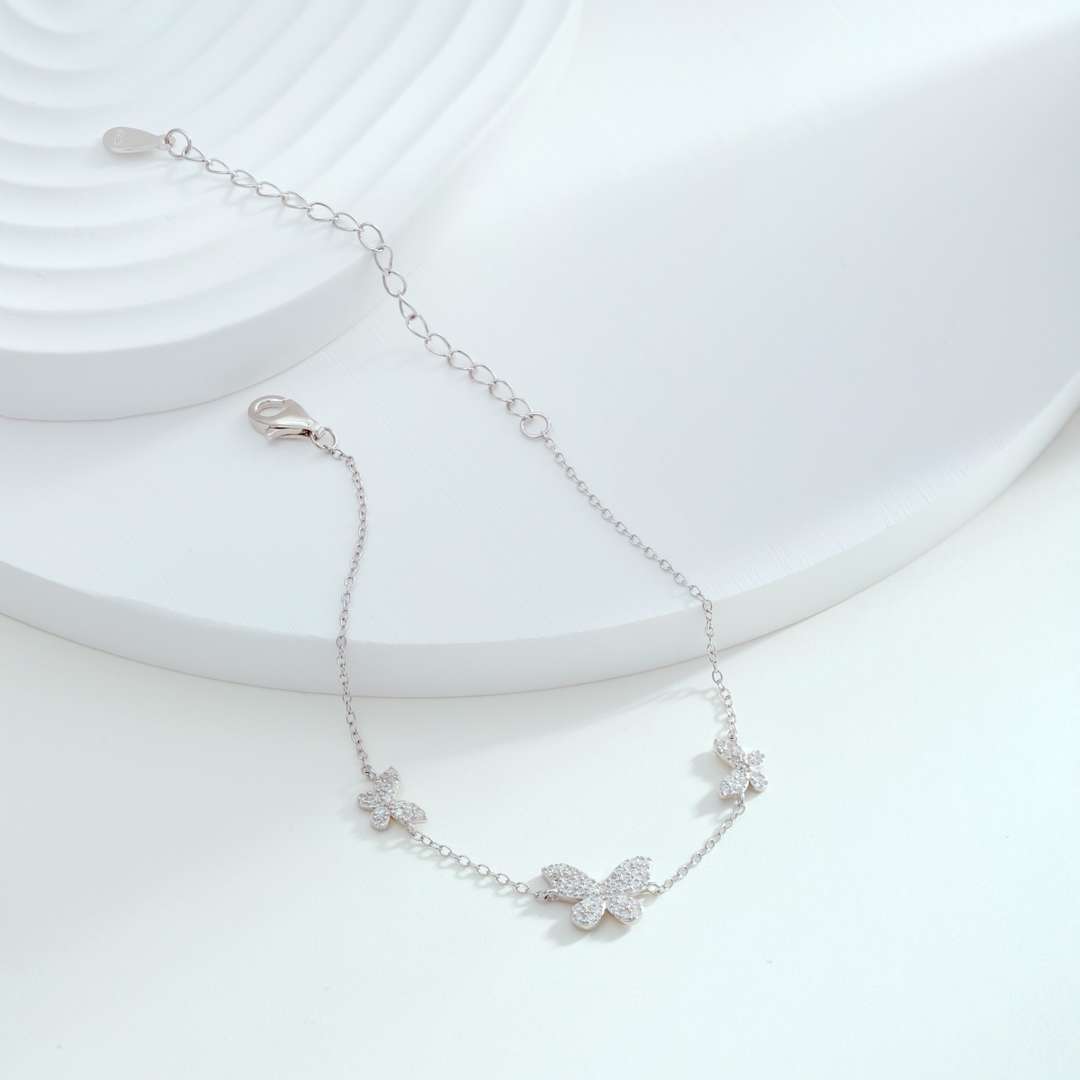 [Rosla]Delicate Butterfly Pendant Bracelet