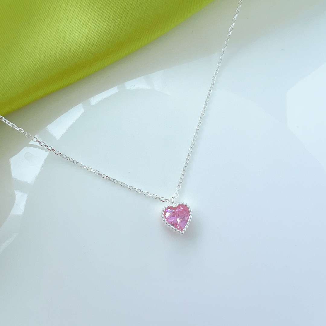 [Rosla]Ornate Heart Shape Necklace