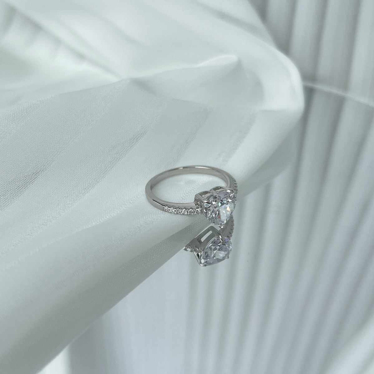 [Rosla]2.0 Carat Dazzling Lustrous Heart Cut Lover Ring