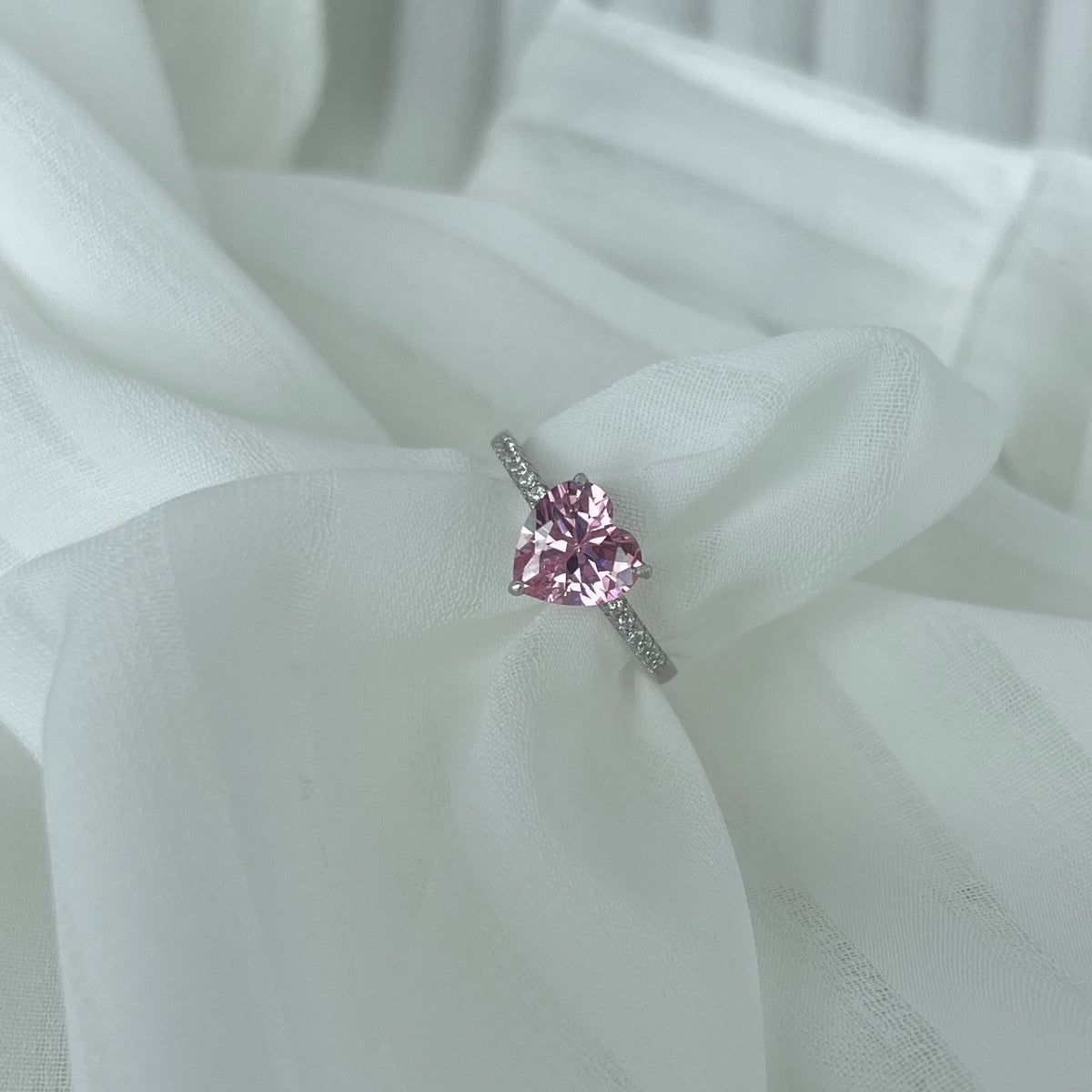 [Rosla]2.0 Carat Dazzling Lustrous Heart Cut Lover Ring