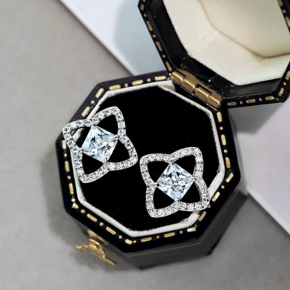 [Rosla]Elegant Star Shape Princess Cut Daily Earrings