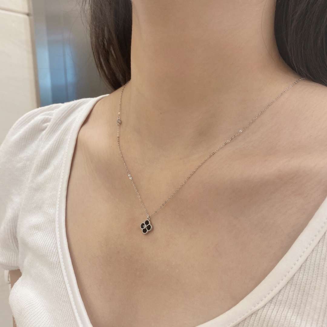 [Rosla]Delicate Flower Shape Necklace