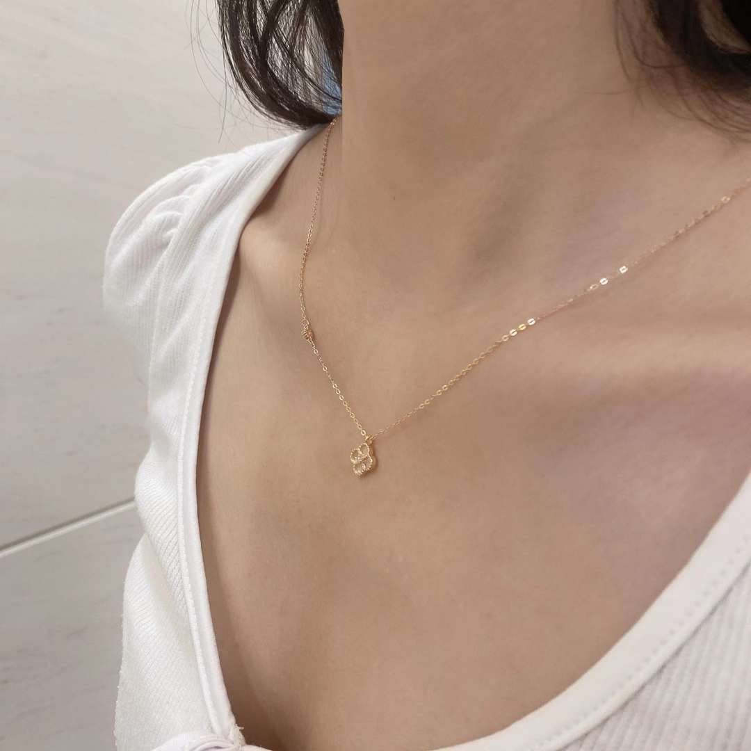 [Rosla]Delicate Flower Shape Necklace