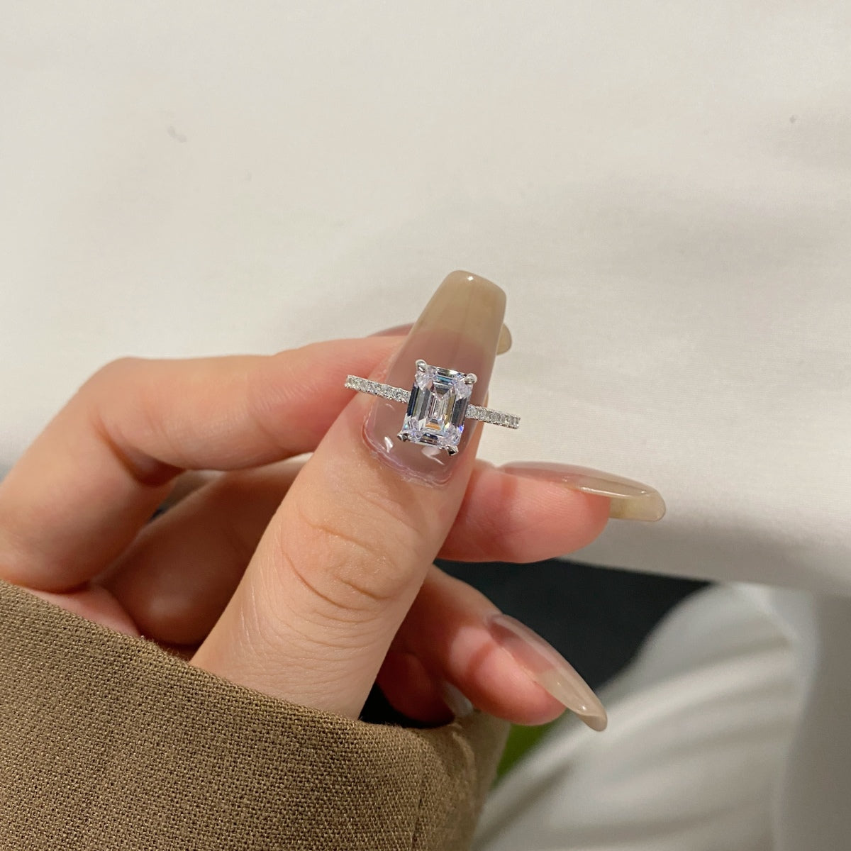[Rosla]2.0 Carat Scintillating Ornate Radiant Cut Party Ring