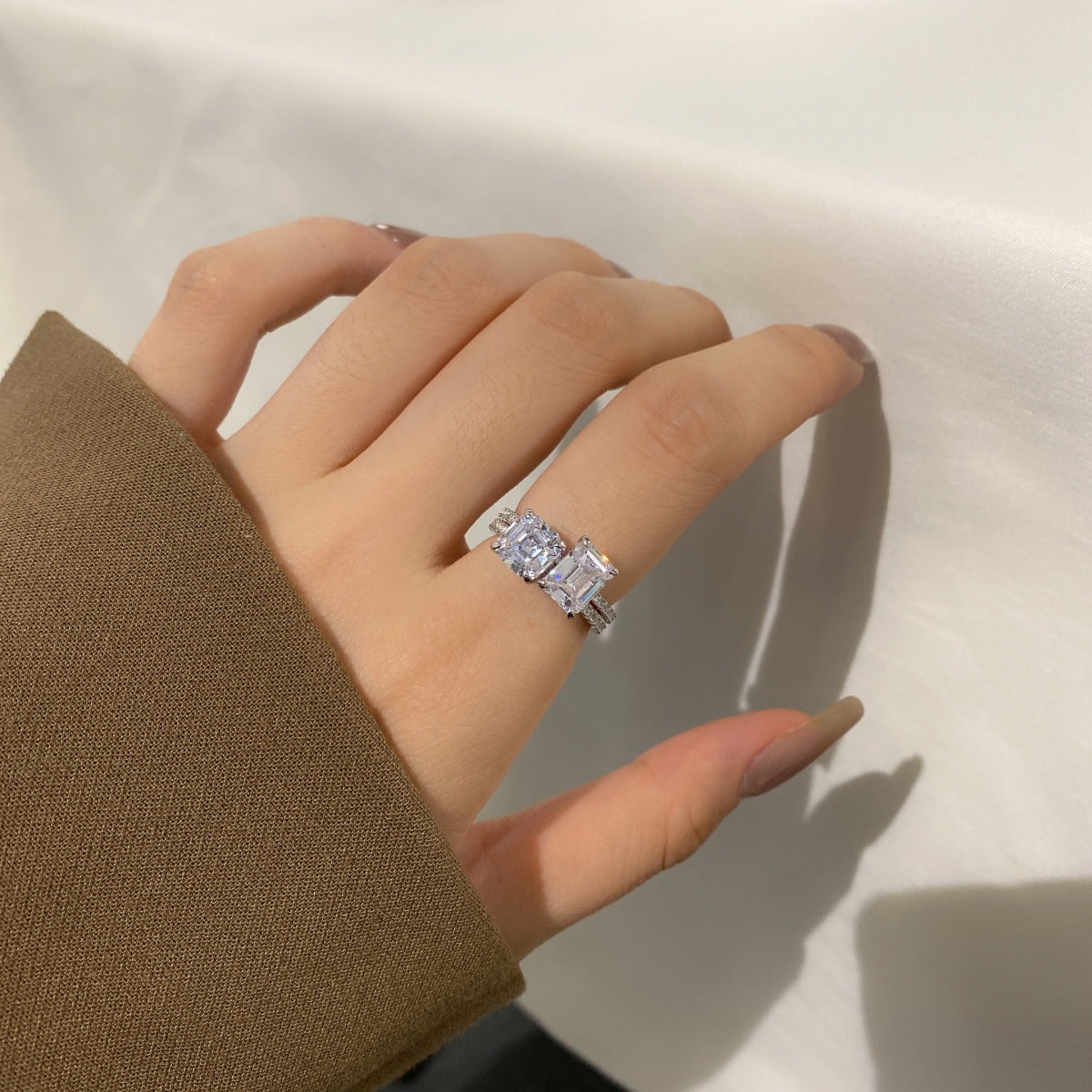 [Rosla]2.0 Carat Scintillating Ornate Radiant Cut Party Ring