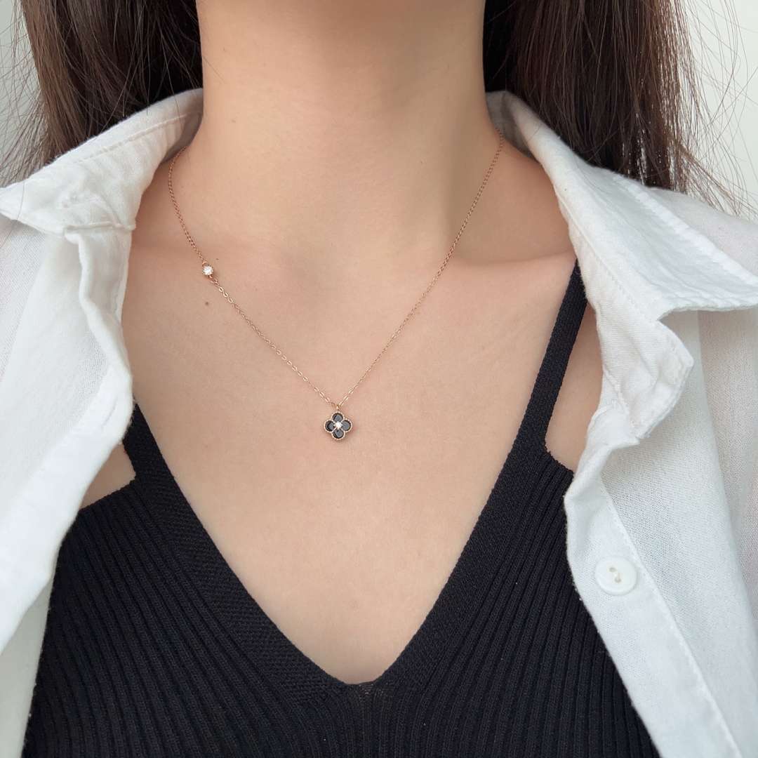 [Rosla]Delicate Flower Shape Necklace