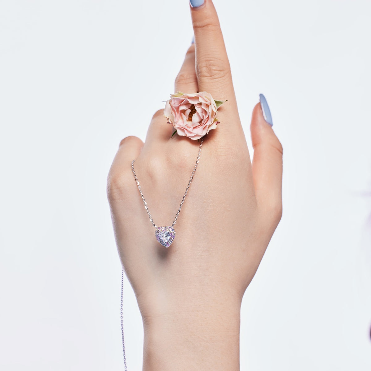 [Rosla]Exquisite Heart Shape Necklace