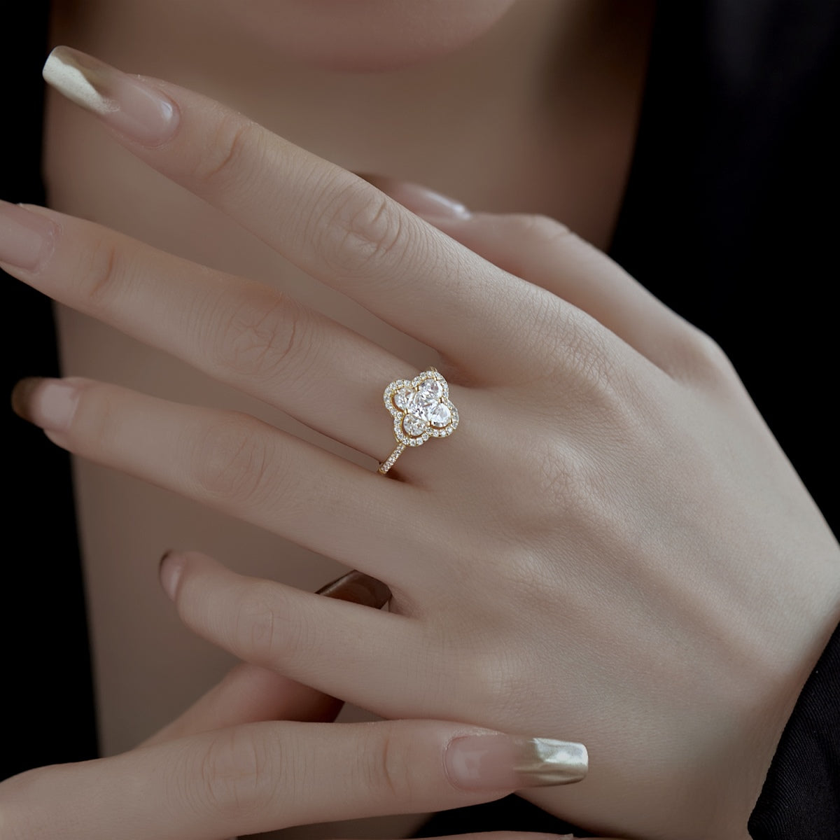 [Rosla]Luxurious Eternity Flower Shape Banquet Ring