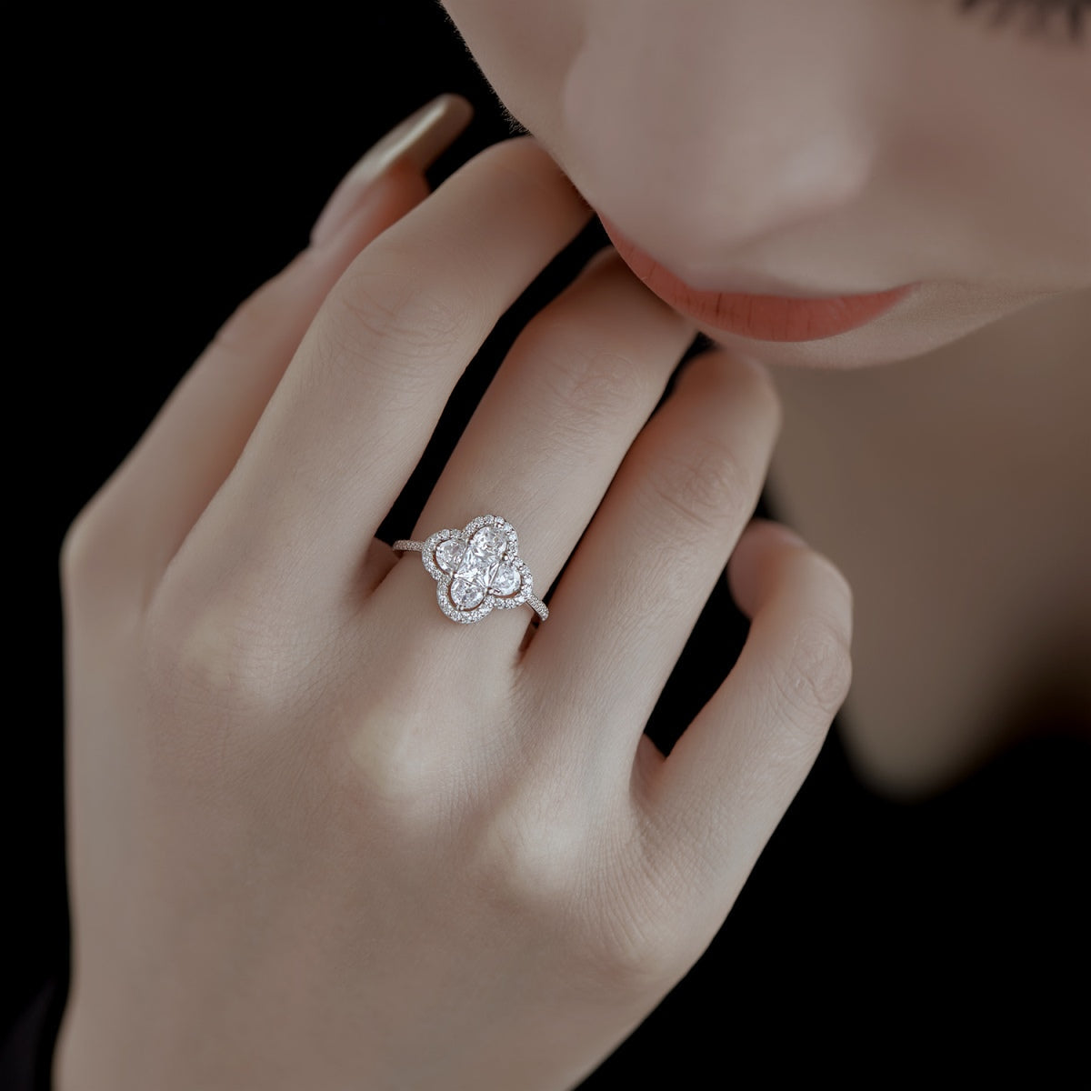 [Rosla]Luxurious Eternity Flower Shape Banquet Ring