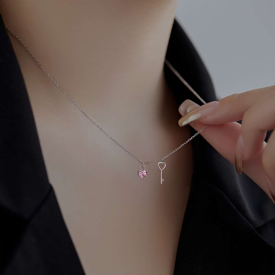 [Rosla]Unique Heart Shape Key Pendent Necklace