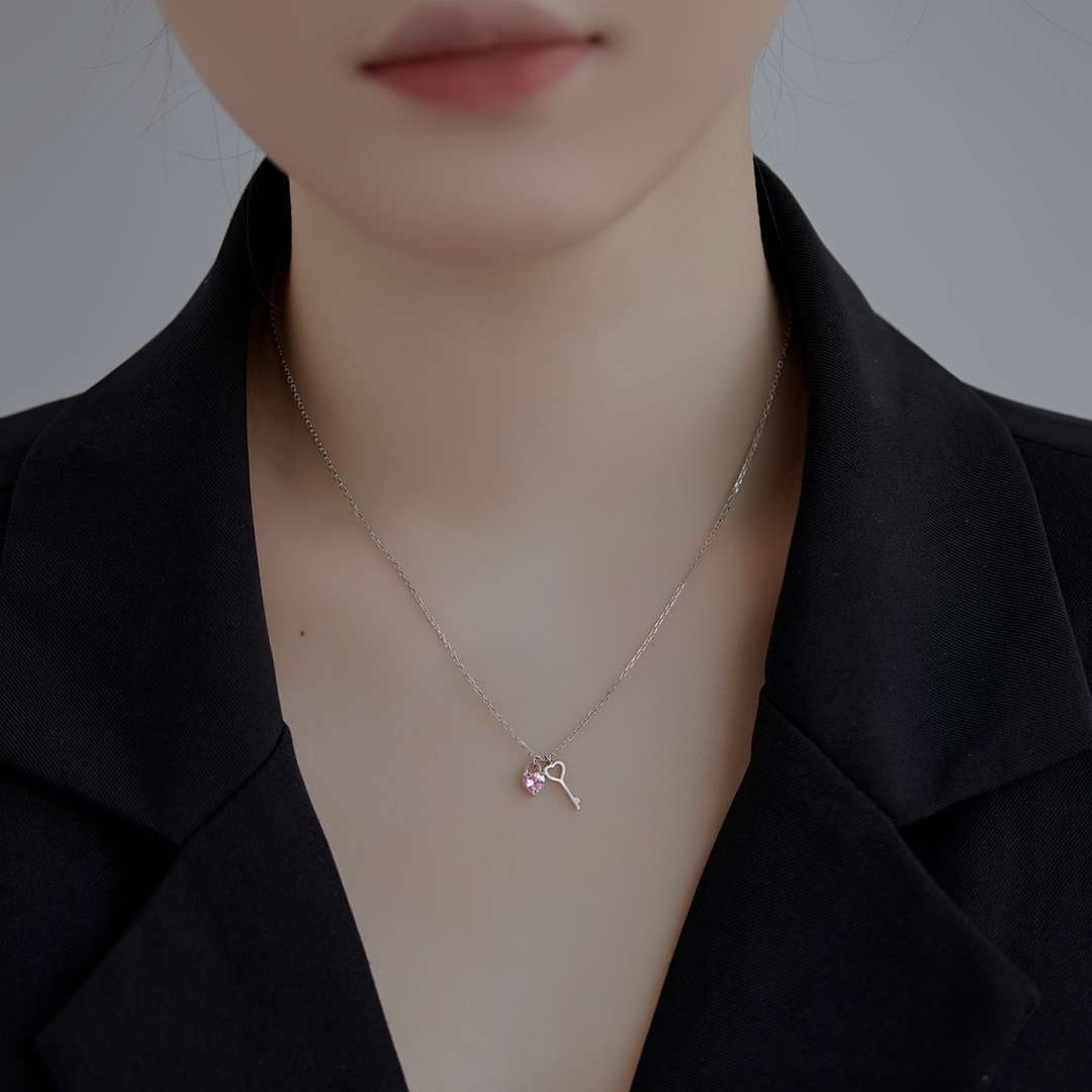 [Rosla]Unique Heart Shape Key Pendent Necklace