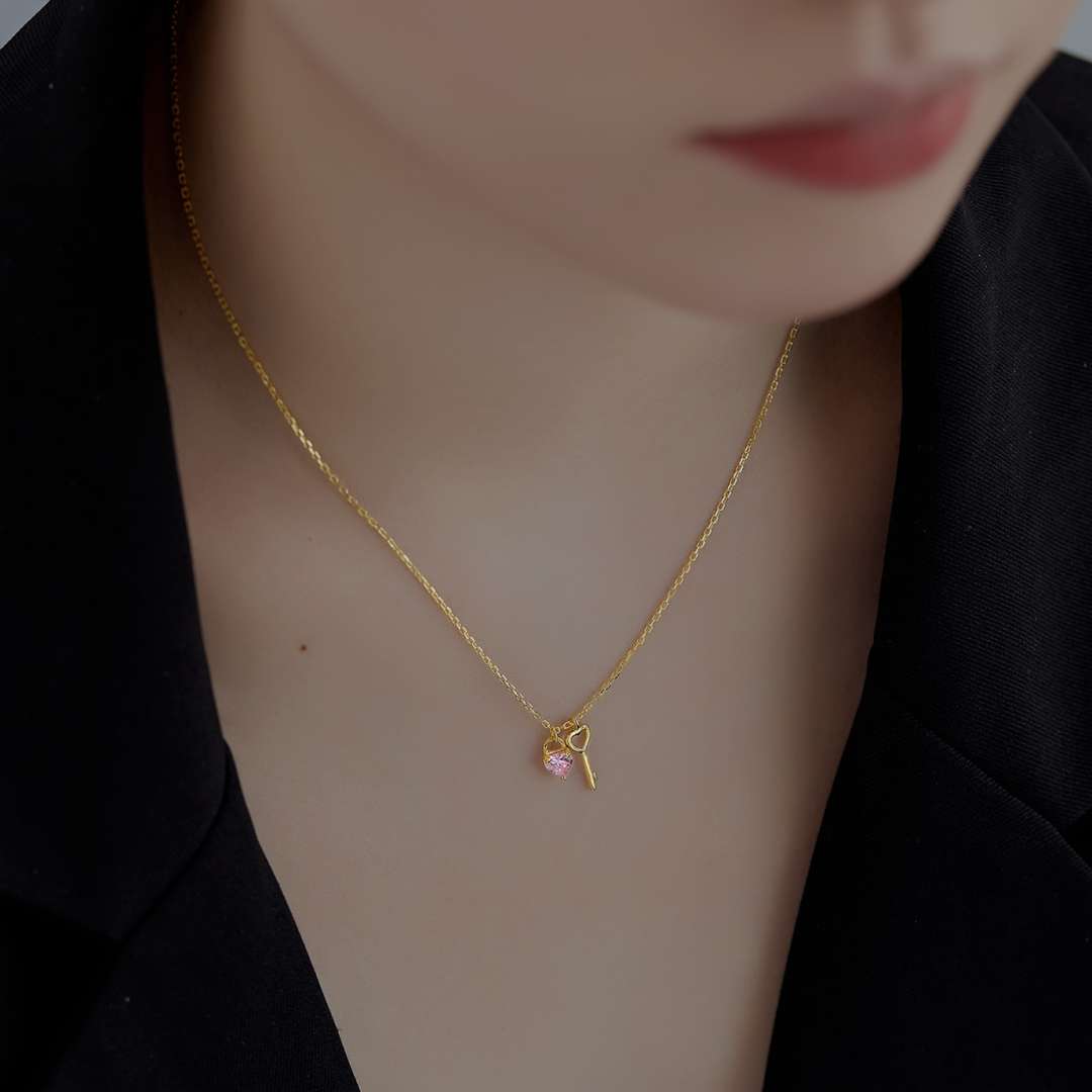[Rosla]Unique Heart Shape Key Pendent Necklace