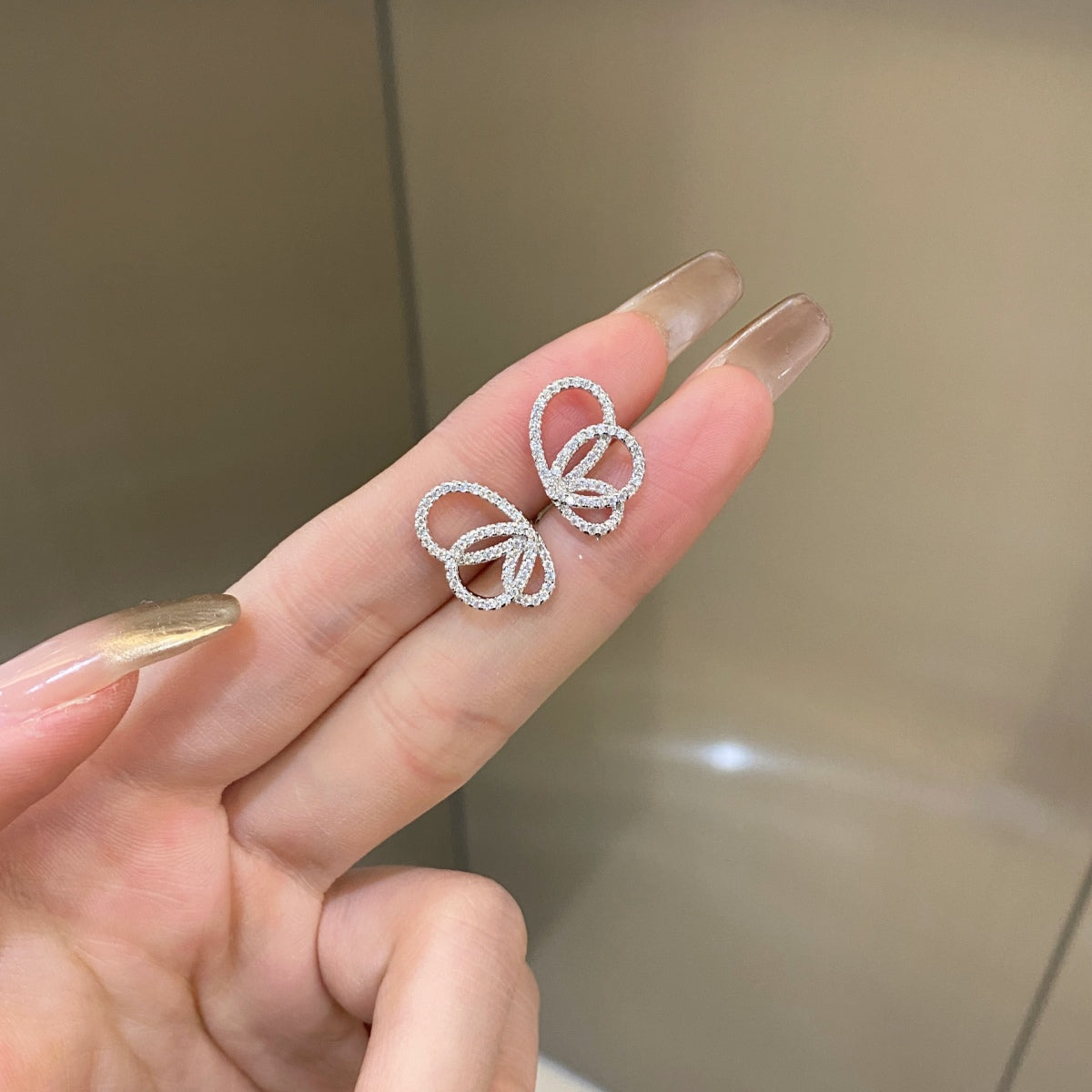 [Rosla]Exquisite Butterfly Shape Earrings