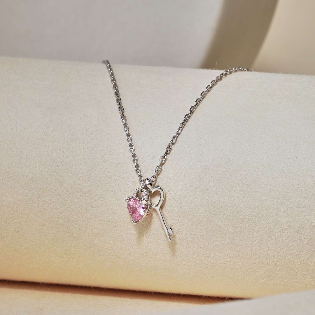[Rosla]Unique Heart Shape Key Pendent Necklace
