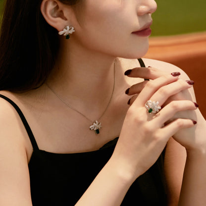 [Rosla]Luxurious Flower Shape Emerald Cut Necklace