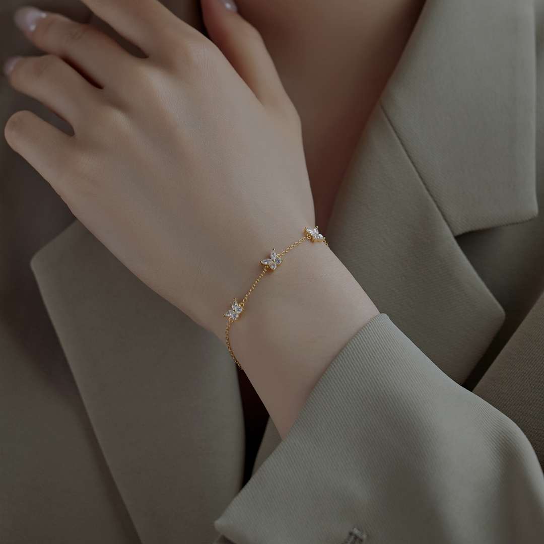 [Rosla]Radiant Butterfly Shape Necklace