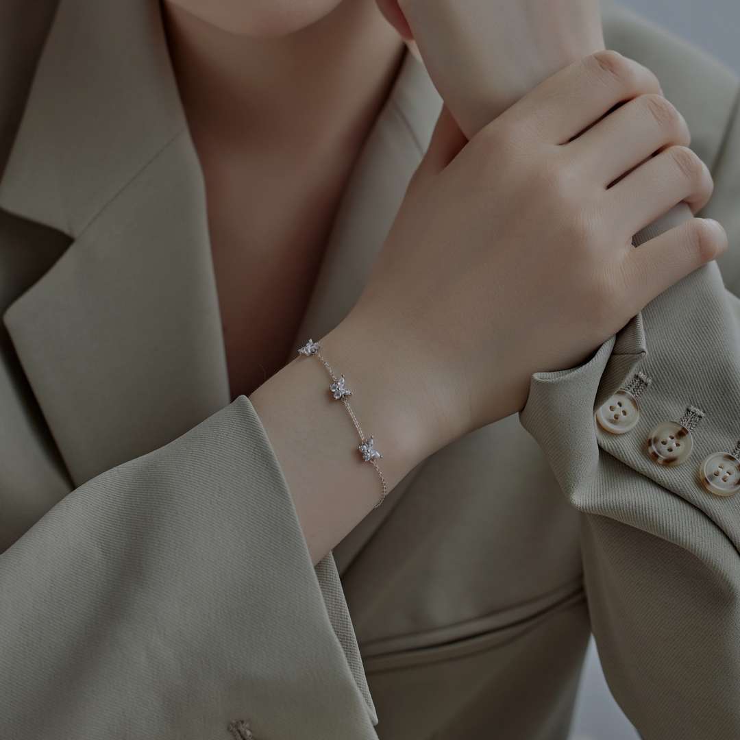 [Rosla]Radiant Butterfly Shape Necklace