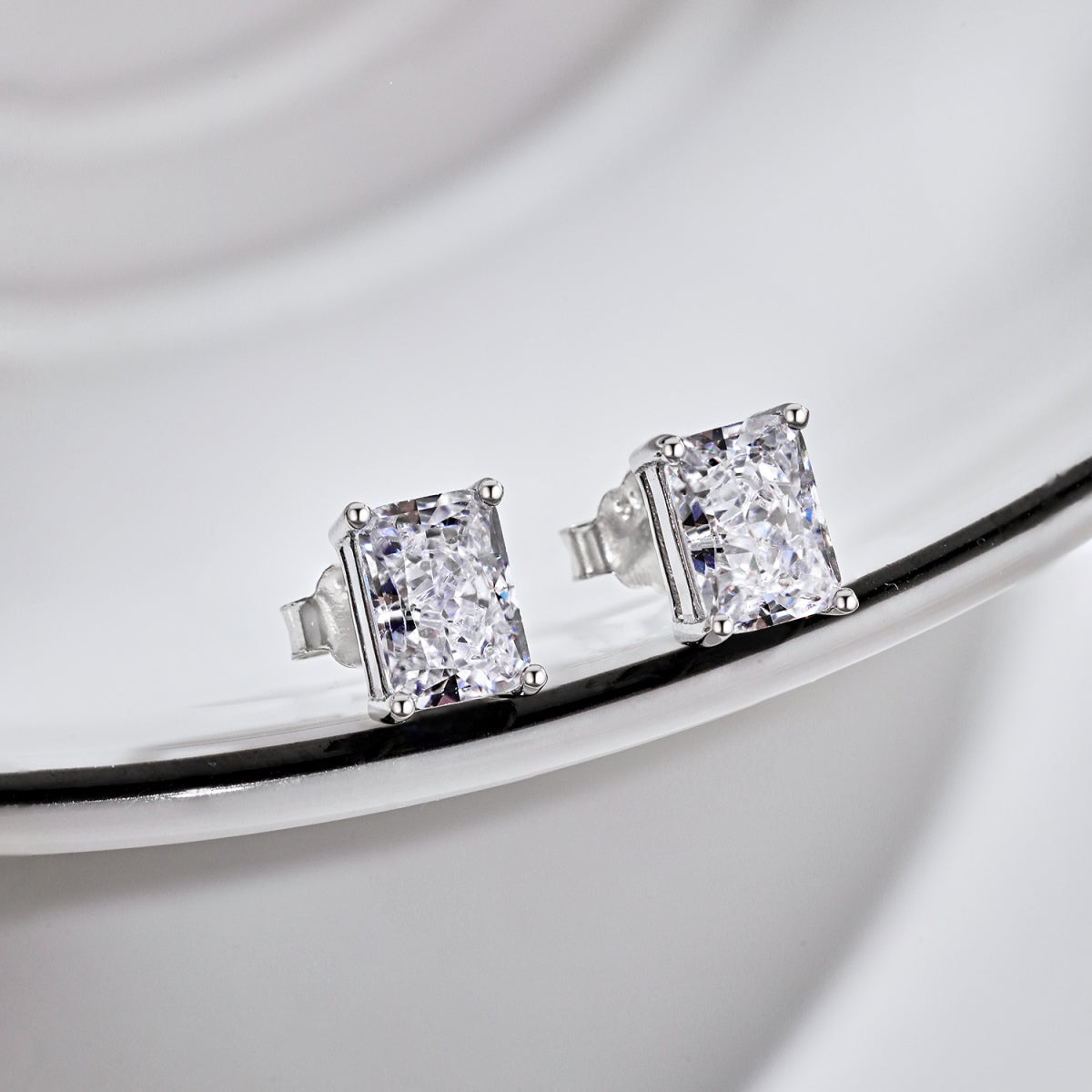 [Rosla]Radiant Luxurious Princess Cut Daily Earrings