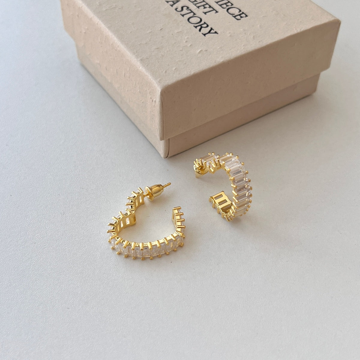 [Rosla]Radiant Heart Cutout Earrings