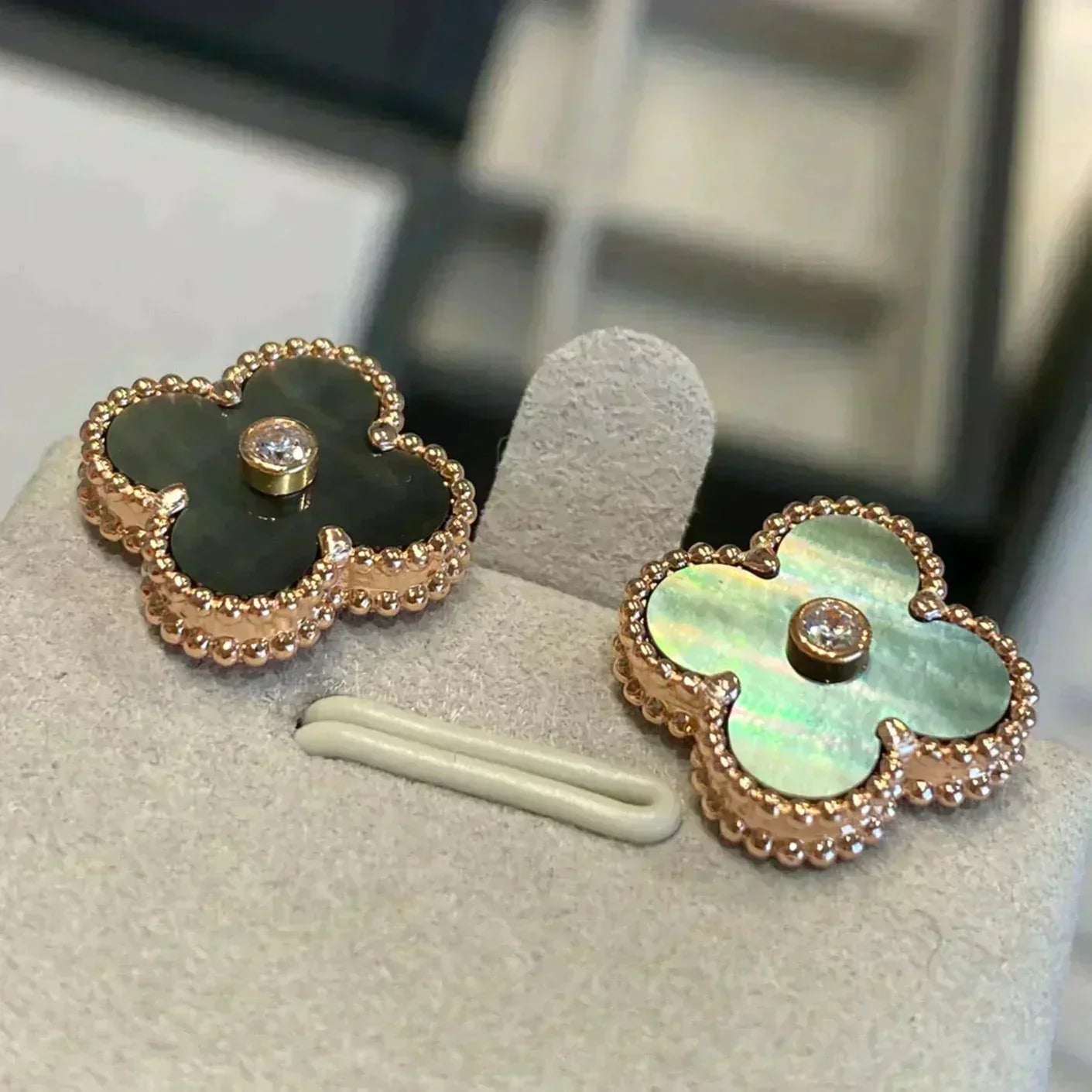 [Rosla]CLOVER MEDIUM 1 MOTIFS GRAY MOP  DIAMOND EARRINGS