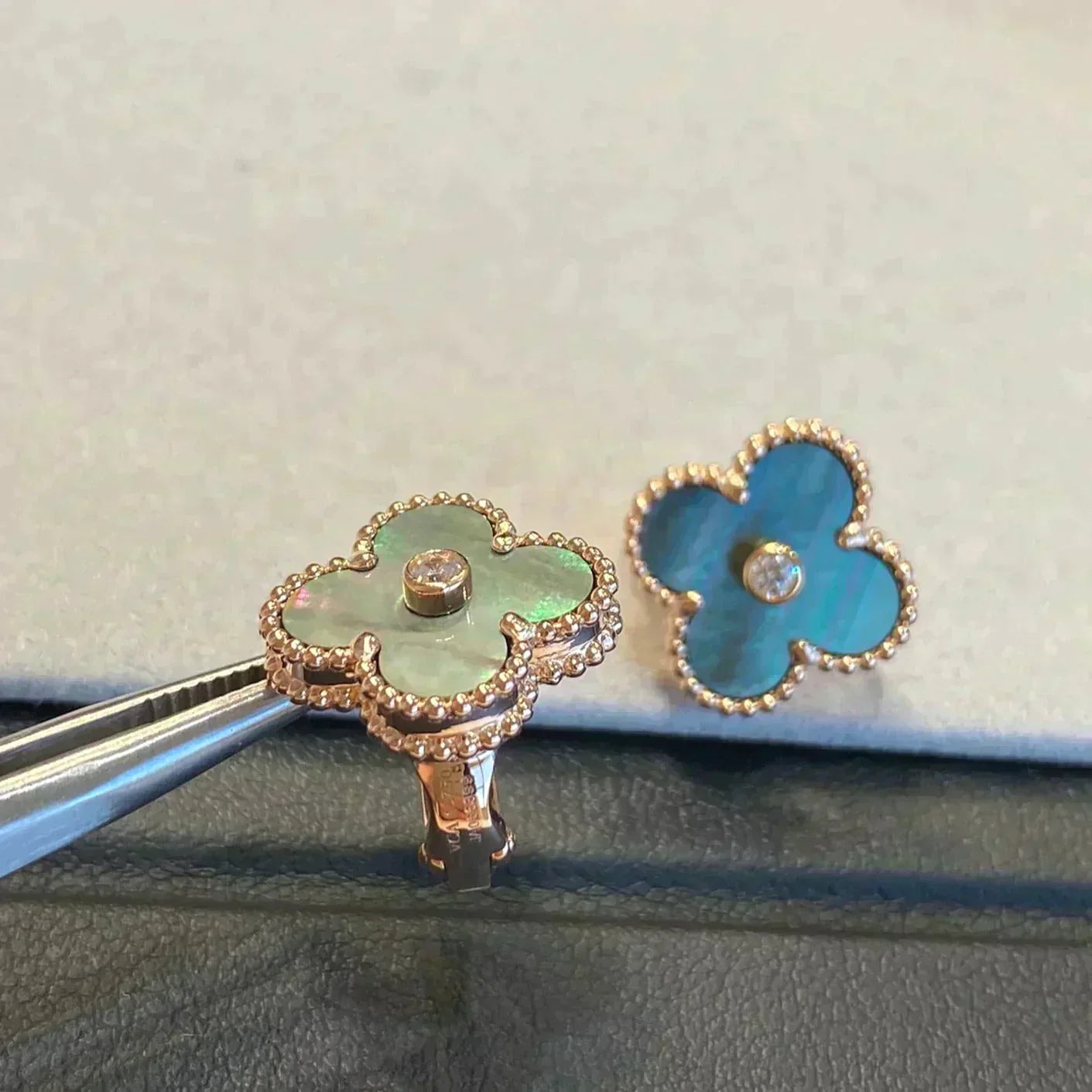 [Rosla]CLOVER MEDIUM 1 MOTIFS GRAY MOP  DIAMOND EARRINGS