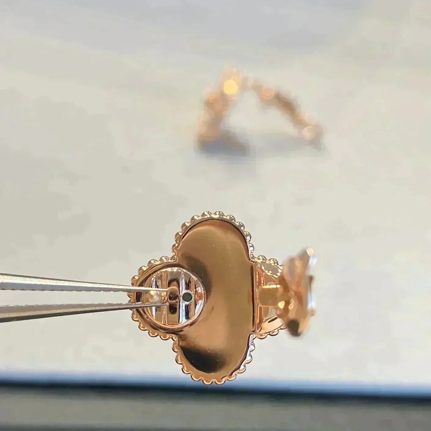 [Rosla]CLOVER MEDIUM 1 MOTIFS GRAY MOP  DIAMOND EARRINGS