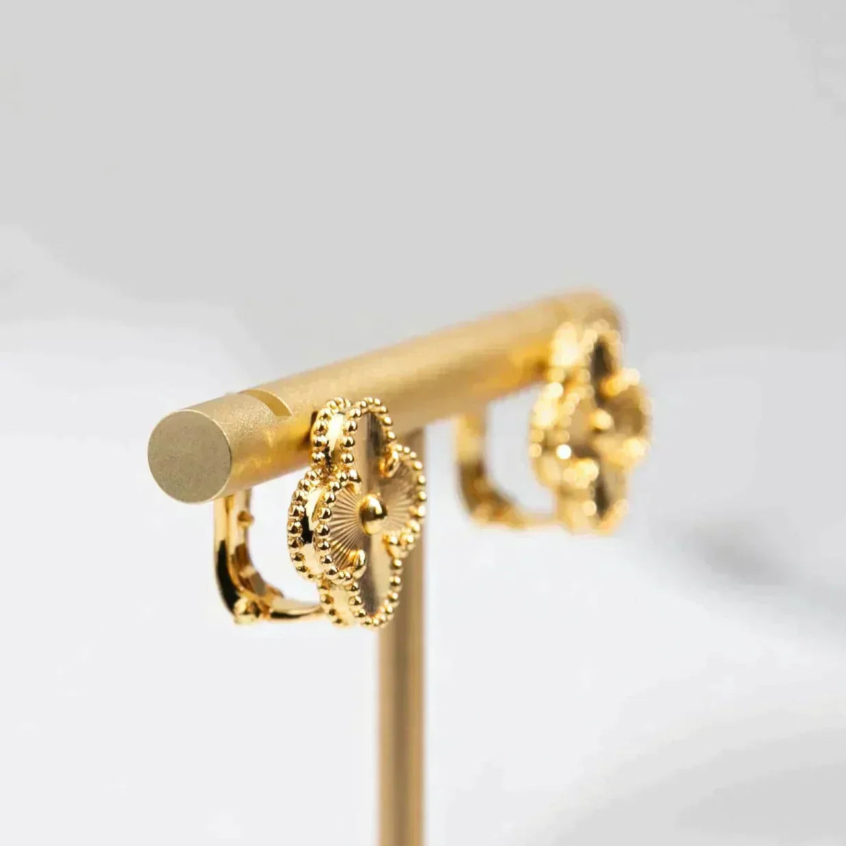 [Rosla]CLOVER MEDIUM 1 MOTIFS LASER EARRINGS