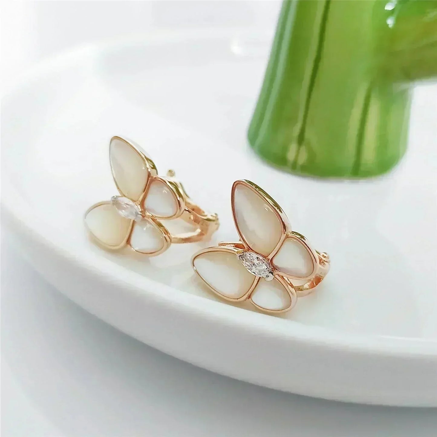[Rosla]BUTTERFLY MOP DIAMOND EARRINGS