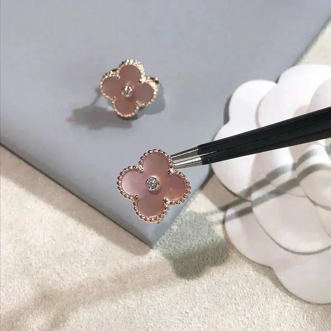[Rosla]CLOVER MEDIUM 1 MOTIFS  PINK MOP DIAMOND EARRINGS
