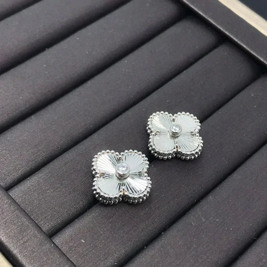 [Rosla]CLOVER MINI 9.5MM LASER EARRINGS