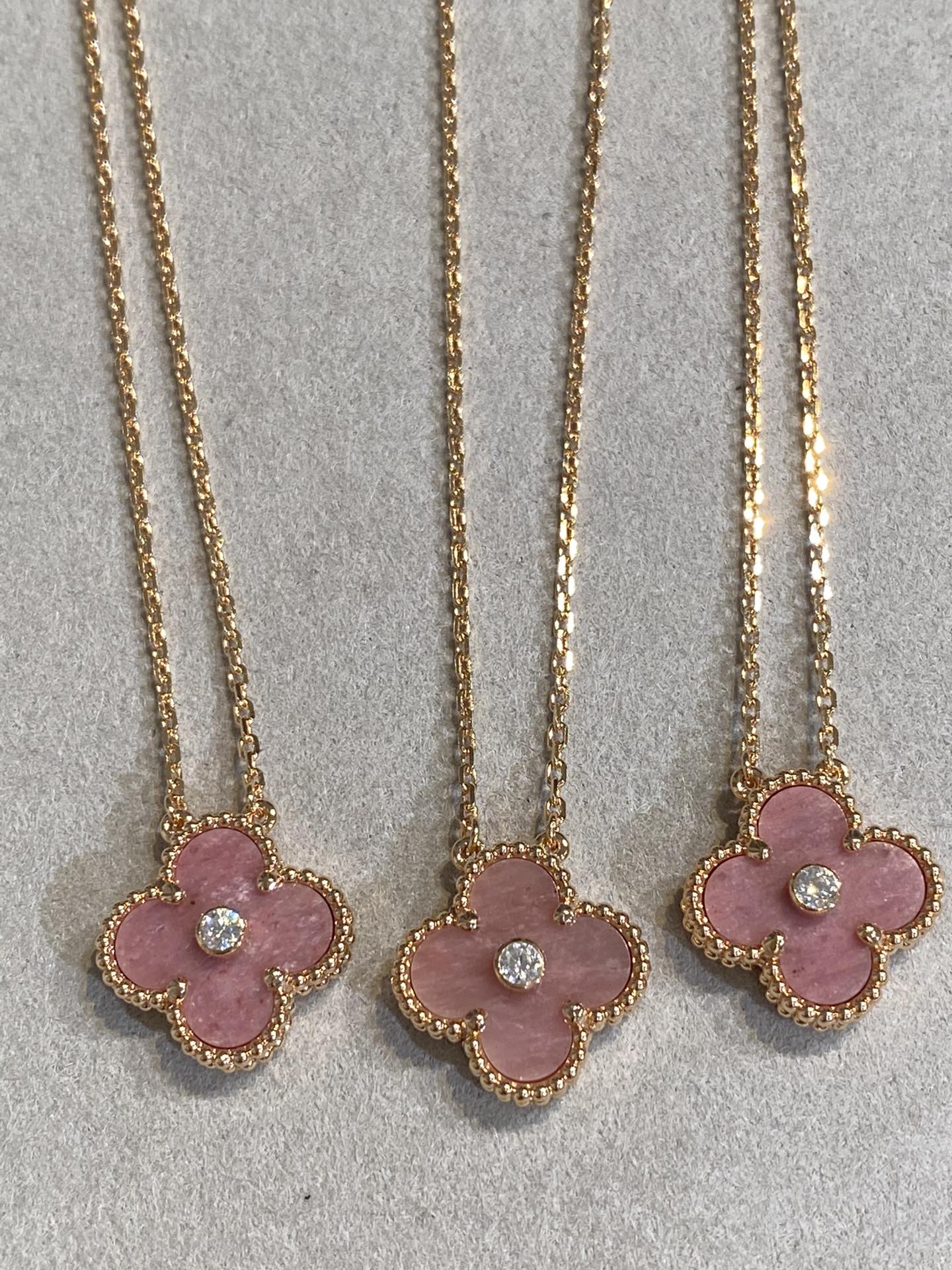 [Rosla]CLOVER 15MM DIAMOND RHODONITE NECKLACE