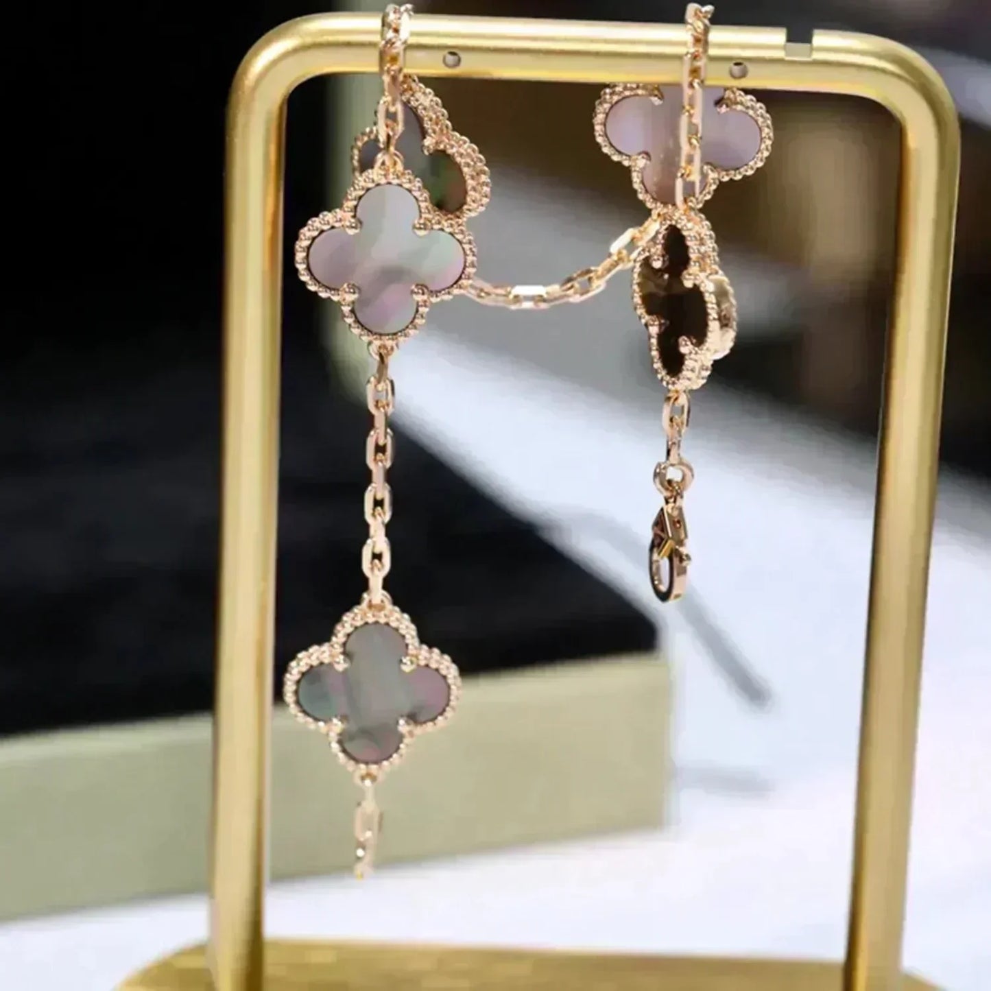 [Rosla]CLOVER 5 MOTIF GRAY MOP  BRACELET